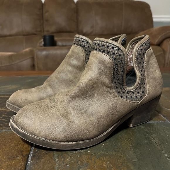 Jellypop Taupe Ankle Booties with Black Trim - Picture 1 of 3
